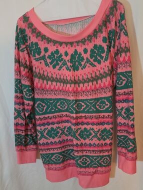 Women’s Off-the-Shoulder Pink and Green Patterned Tun8c Top